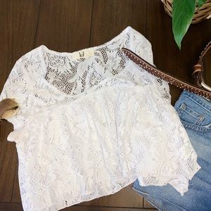 🌻 (3/$24) Lola BCBG White crop lace top
